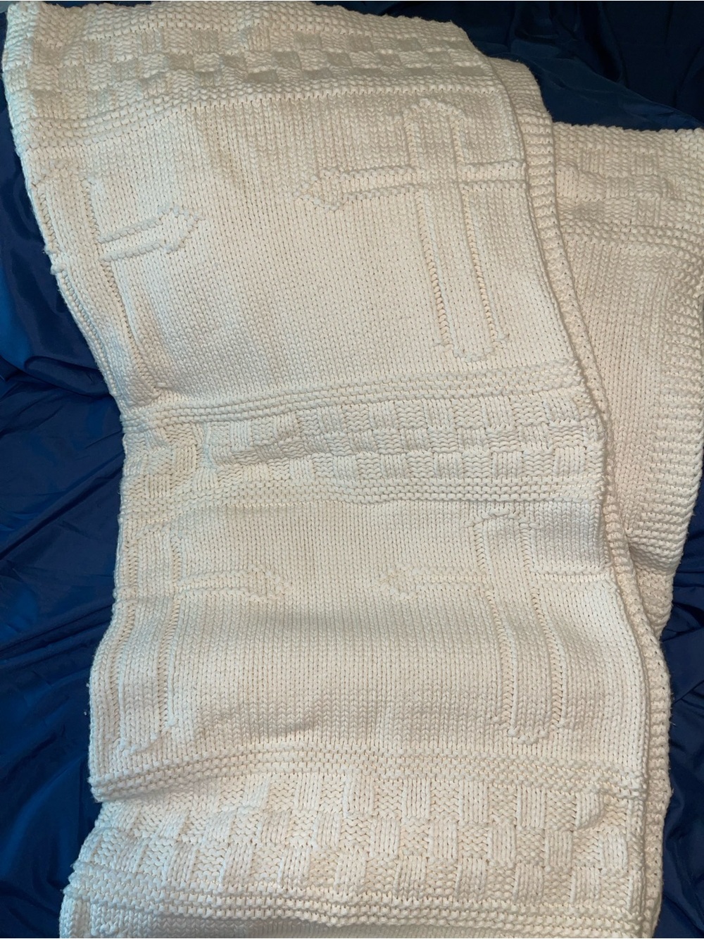 Classic White Knit Throw Blanket - Soft Textured Design